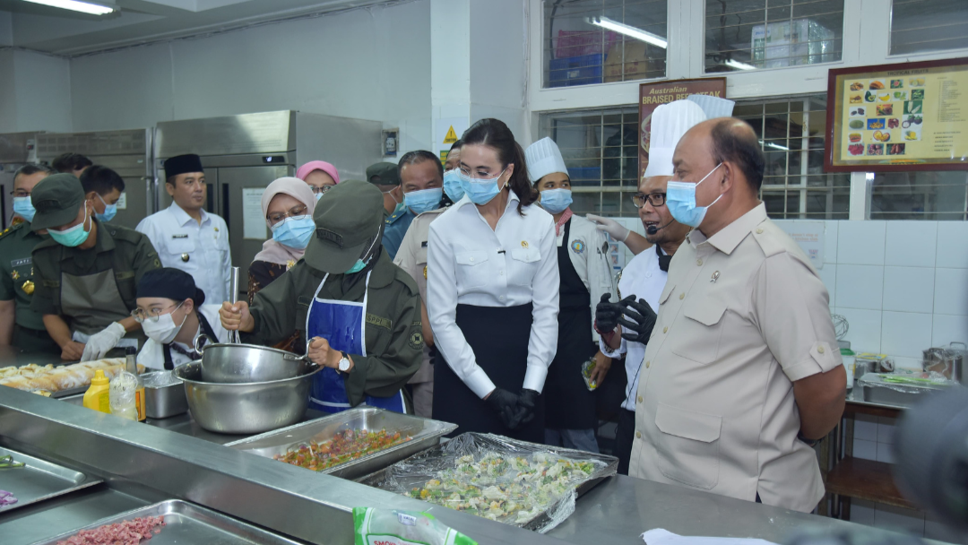BGN Sumatera Utara dan Menpar Tinjau Praktik Siswa SPPI Batch-3 di Dapur NHI